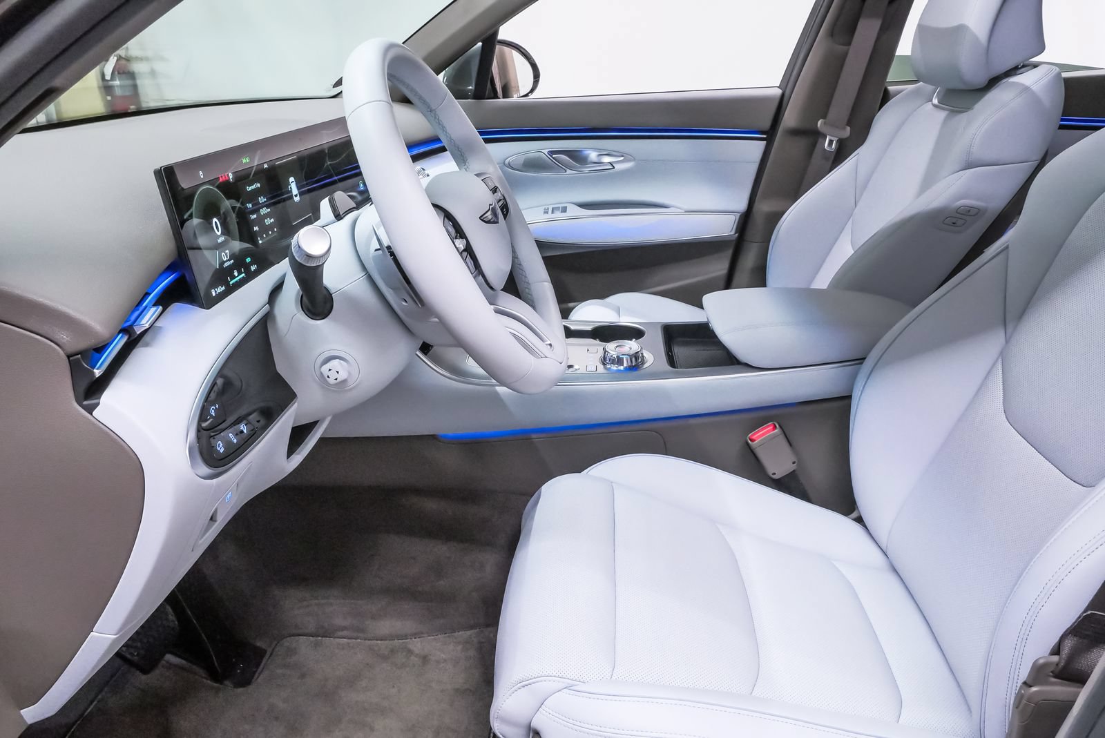 Certified 2026 Genesis GV70 2.5T Advanced AWD/4WD image 9