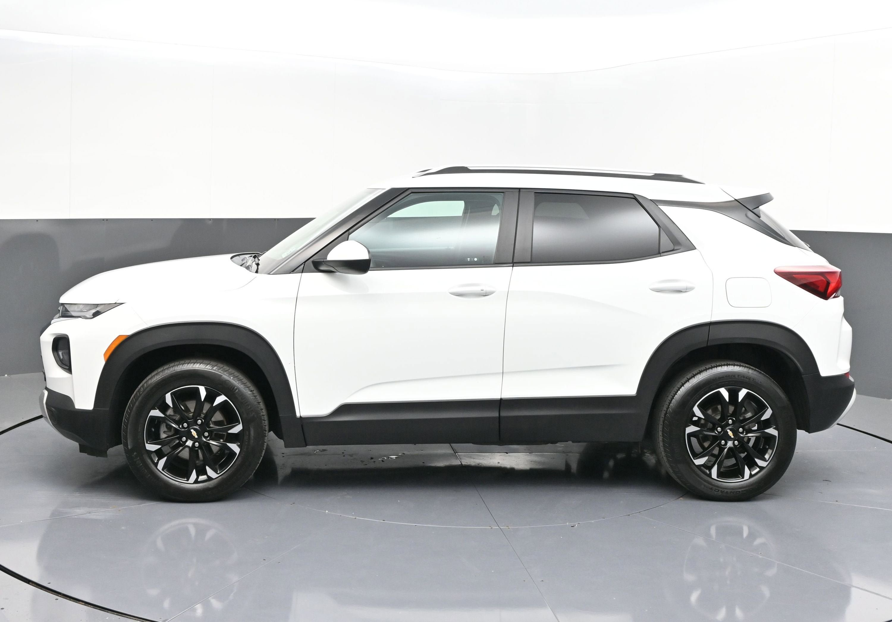 Certified 2023 Chevrolet TrailBlazer LT w/ Convenience Package AWD/4WD image 4