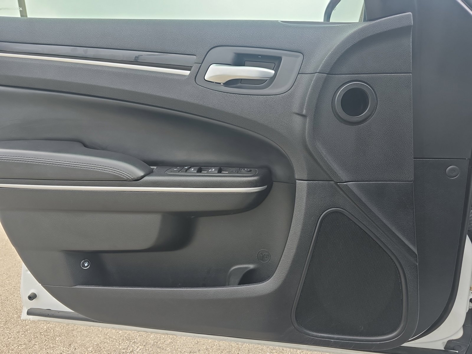 Used 2023 Chrysler 300 Touring RWD image 25