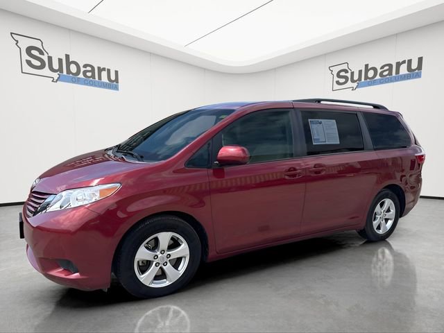 Used 2017 Toyota Sienna LE FWD image 3