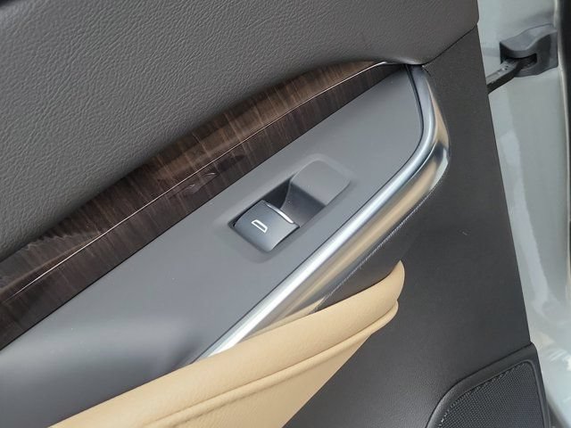 Used 2025 Cadillac XT4 Premium Luxury FWD image 22