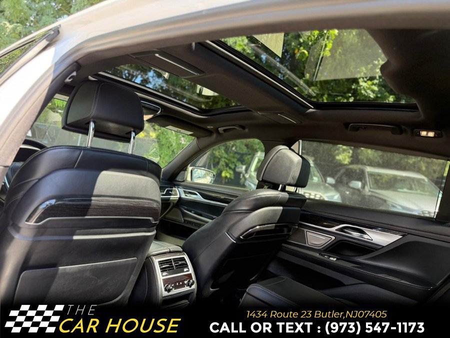Used 2019 BMW 750i xDrive w/ Executive Package AWD/4WD image 19