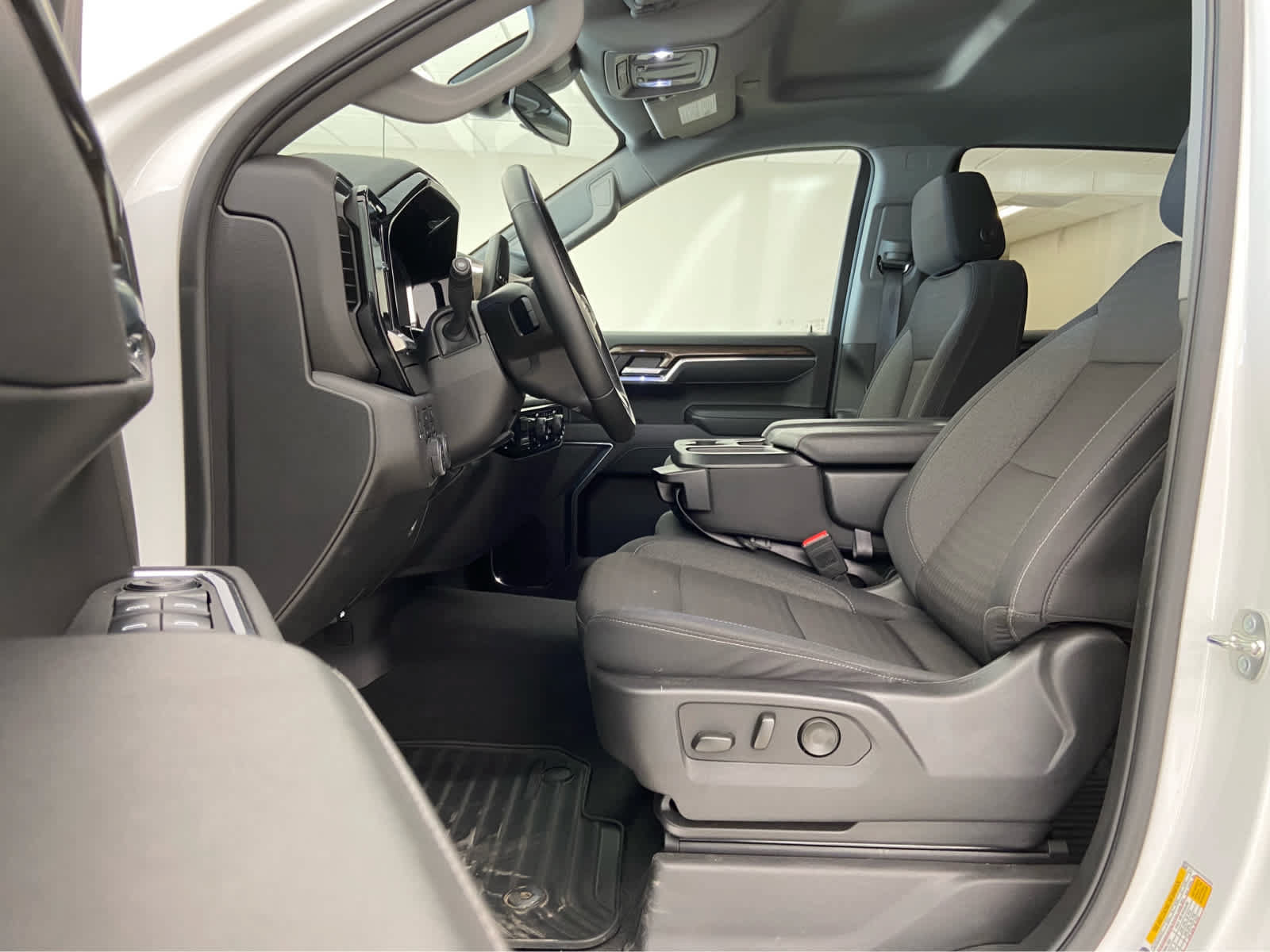 Used 2025 Chevrolet Silverado 1500 LT AWD/4WD image 13