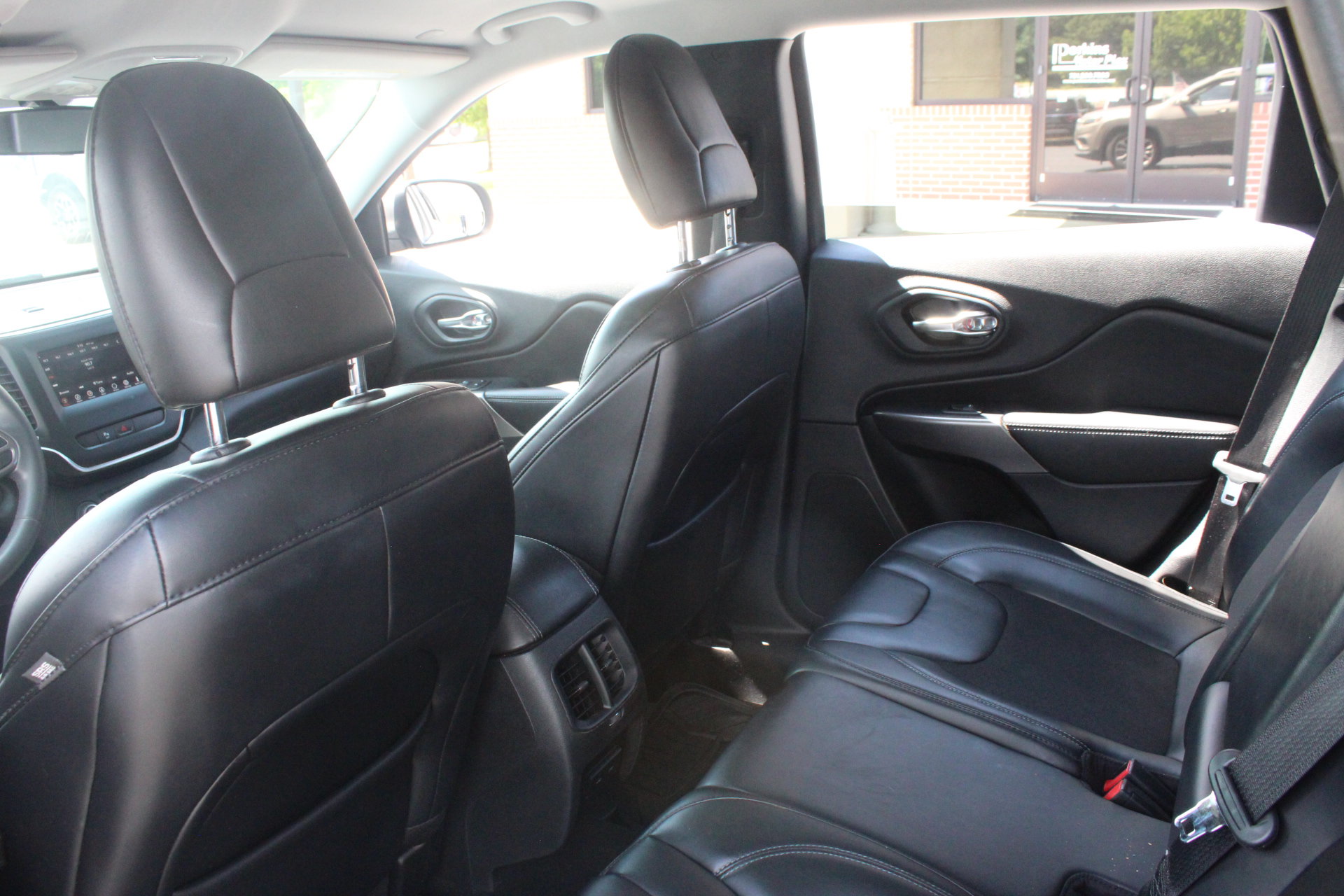 Used 2020 Jeep Cherokee Latitude Plus FWD image 24