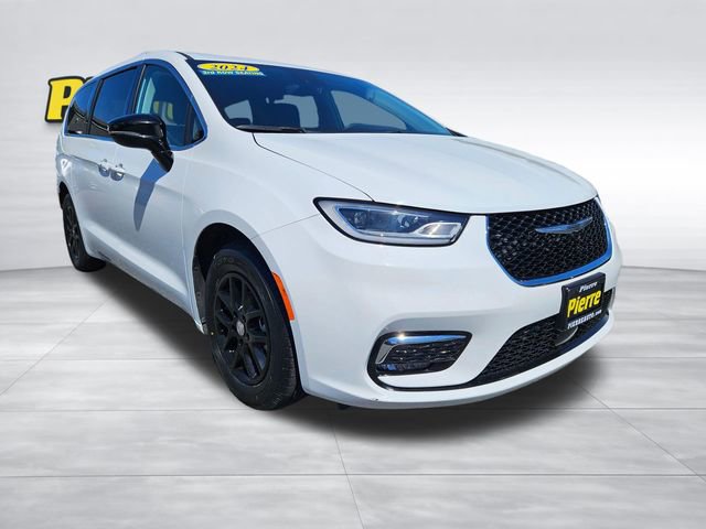 Used 2024 Chrysler Pacifica Touring-L FWD image 8