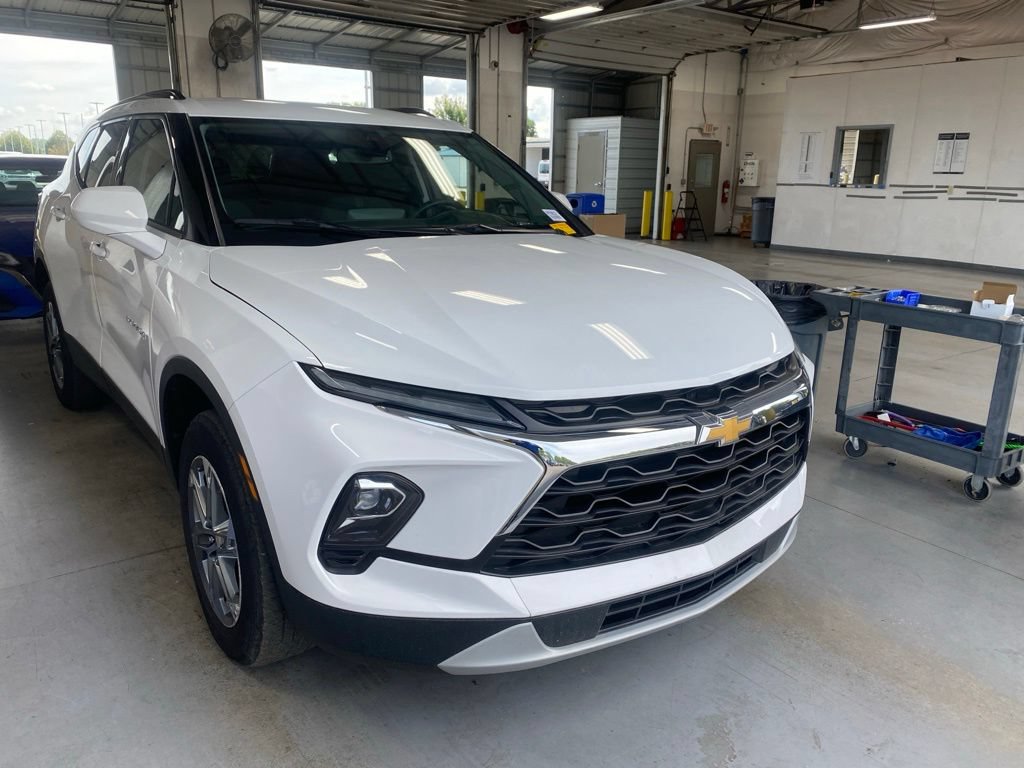 Used 2024 Chevrolet Blazer LT w/ Convenience Package FWD image 1