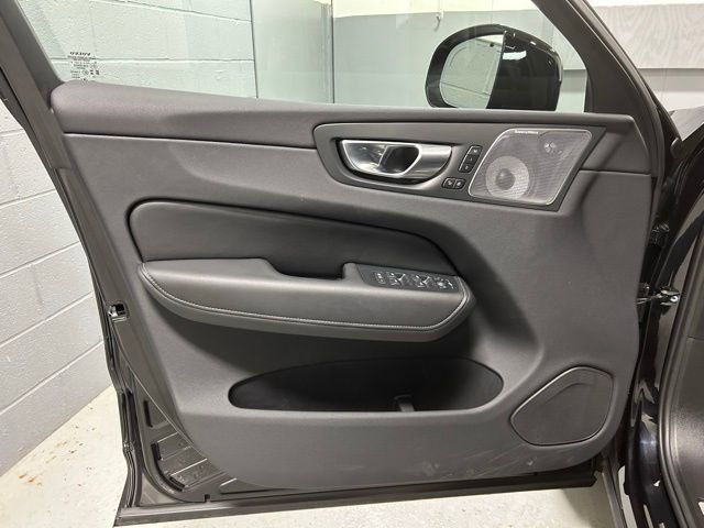 Certified 2025 Volvo XC60 T8 Ultra image 8