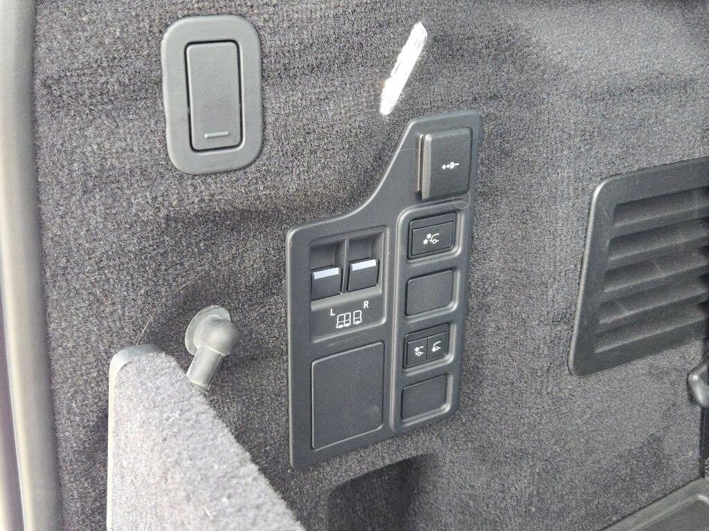 Used 2023 Land Rover Discovery HSE R-Dynamic image 18