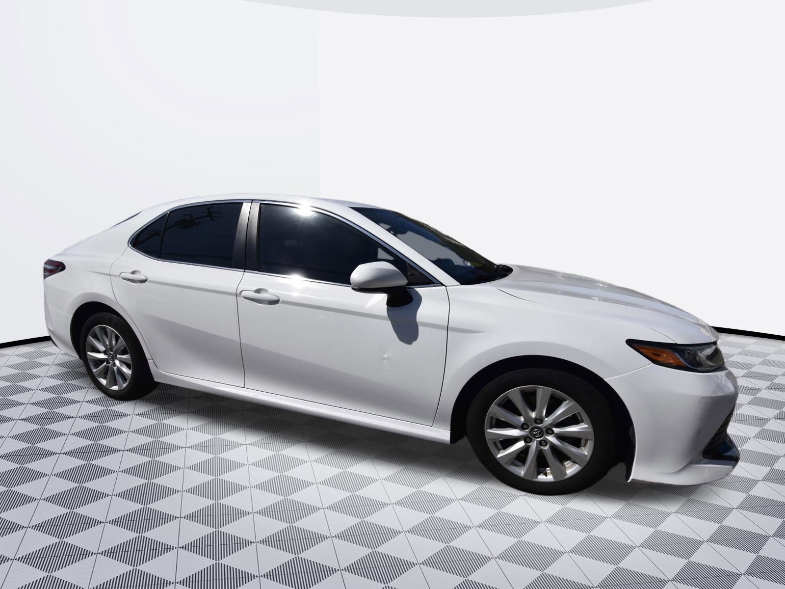 Used 2019 Toyota Camry LE image 4
