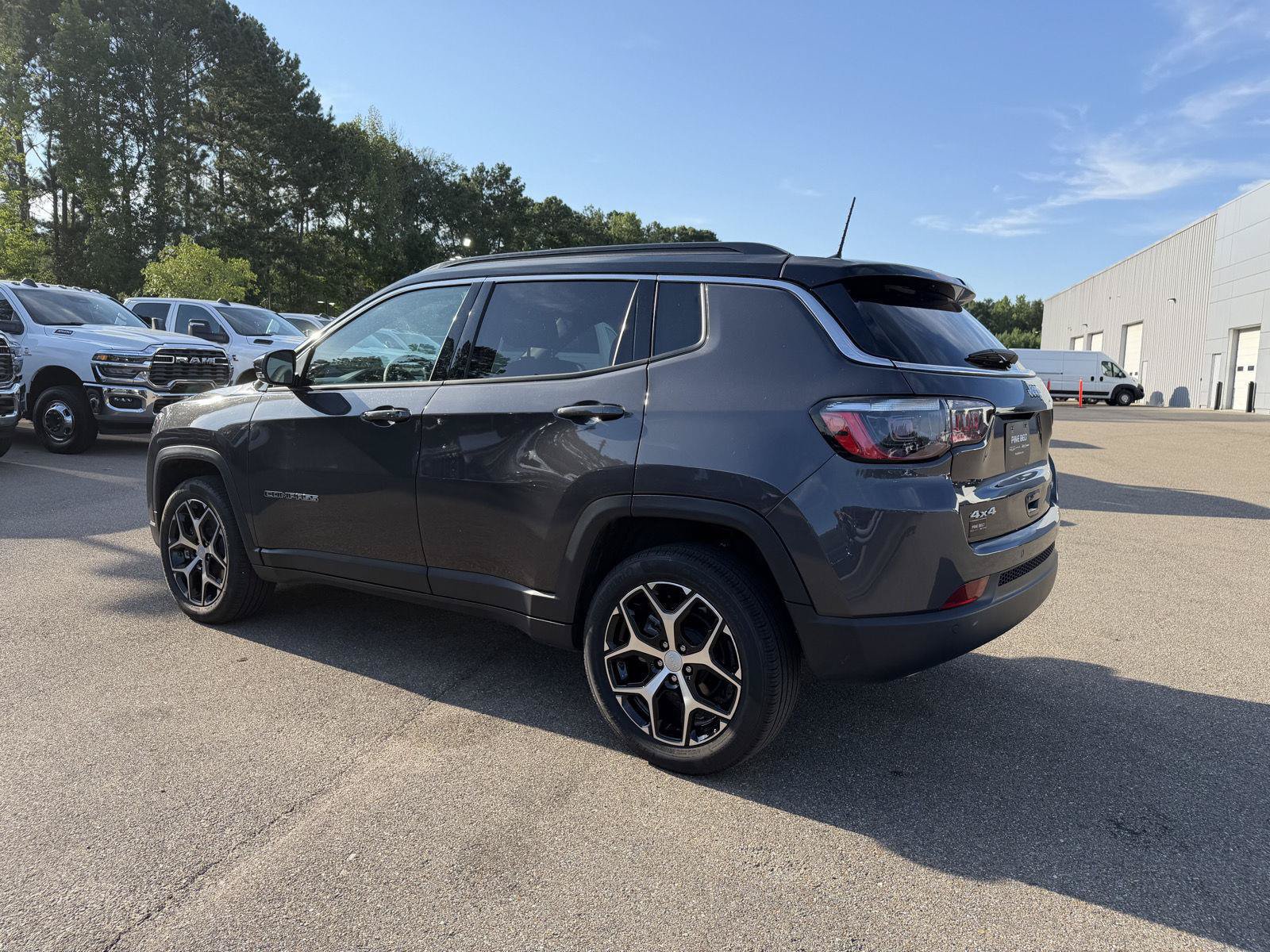 Used 2024 Jeep Compass Limited AWD/4WD image 4