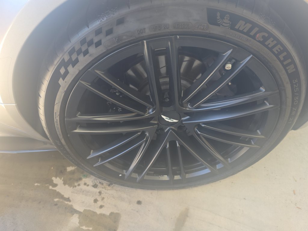 Used 2024 Aston Martin DB12 Convertible RWD image 19
