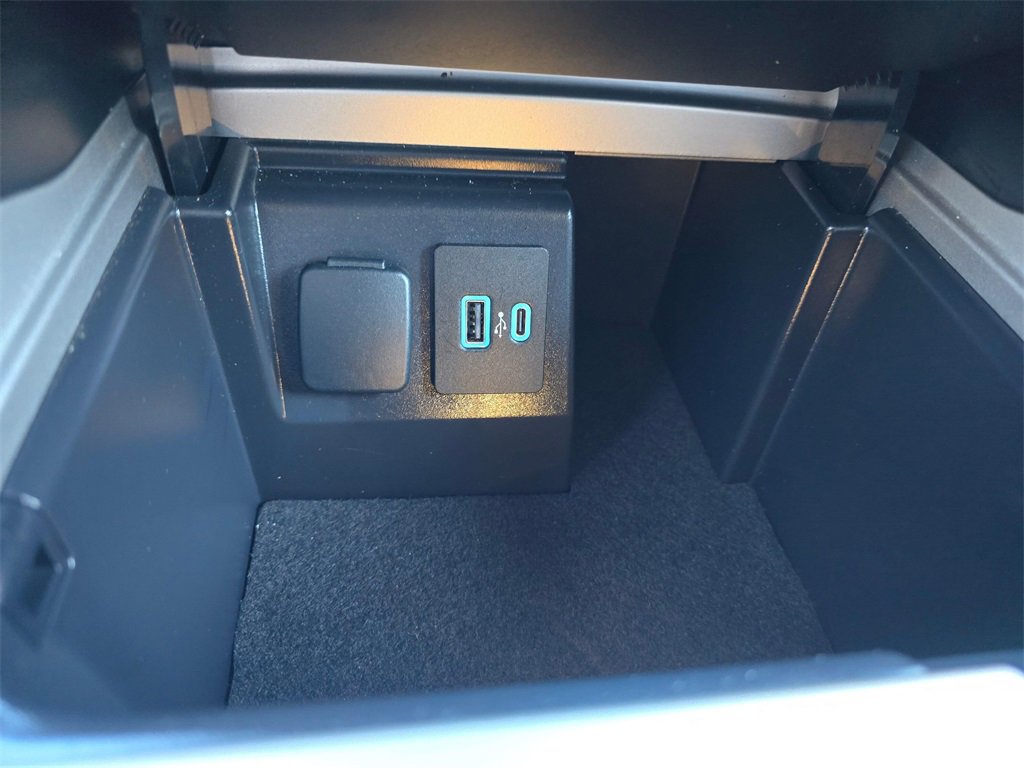 Used 2023 Ford Explorer Limited image 26