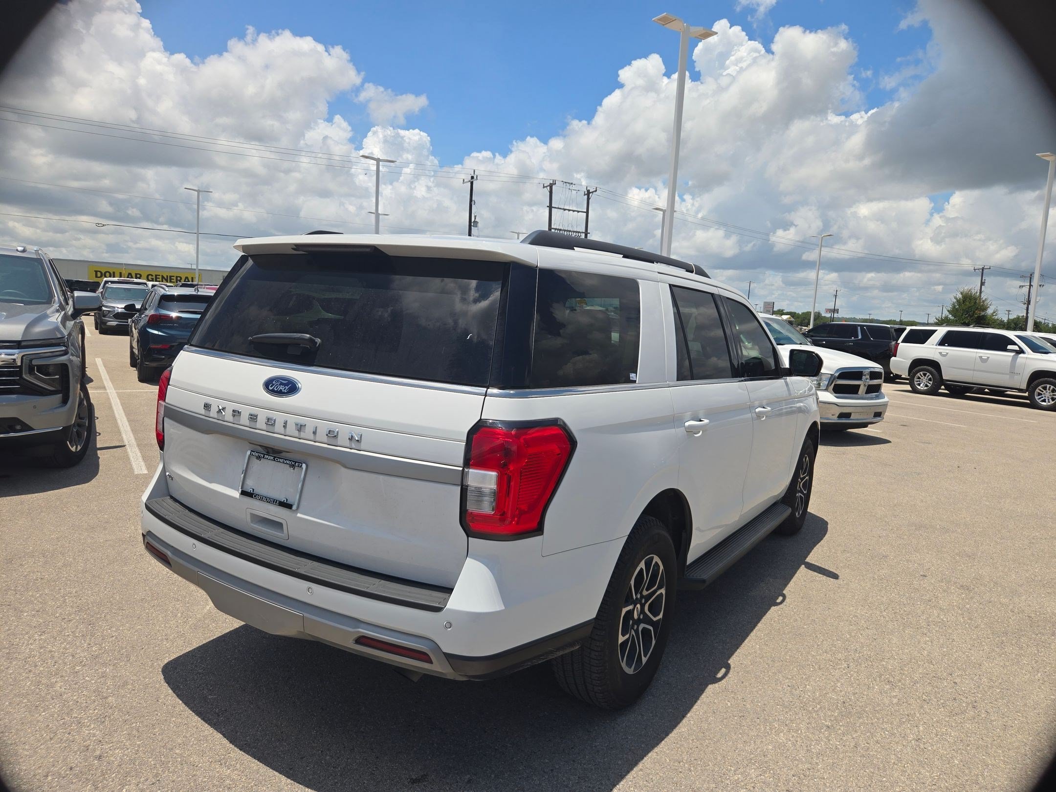 Used 2024 Ford Expedition XLT RWD image 3