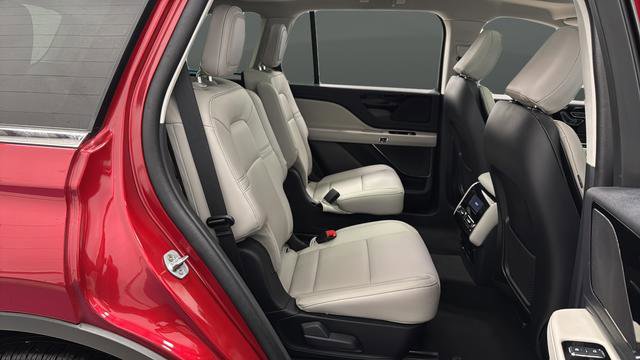 Used 2025 Lincoln Aviator AWD image 11