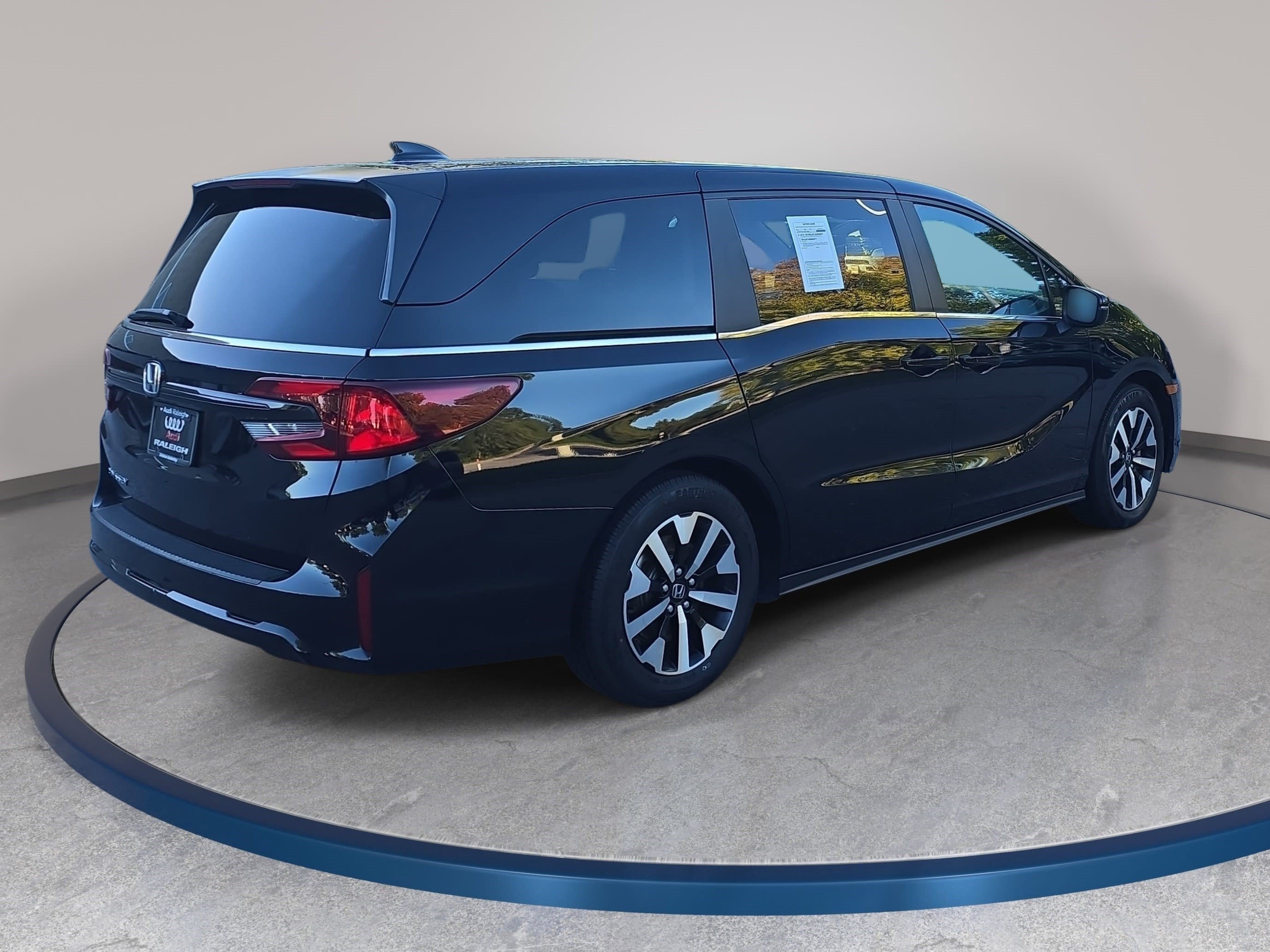 Used 2025 Honda Odyssey EX-L image 5
