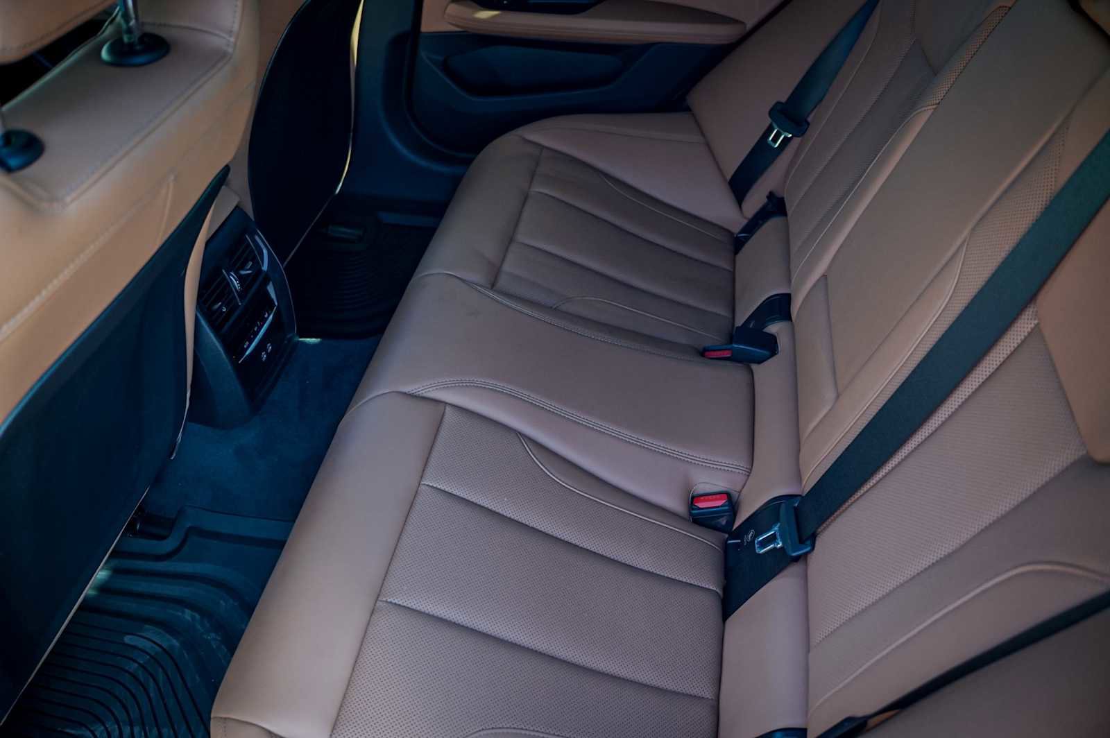 Used 2025 BMW i4 xDrive40i w/ Premium Package image 28