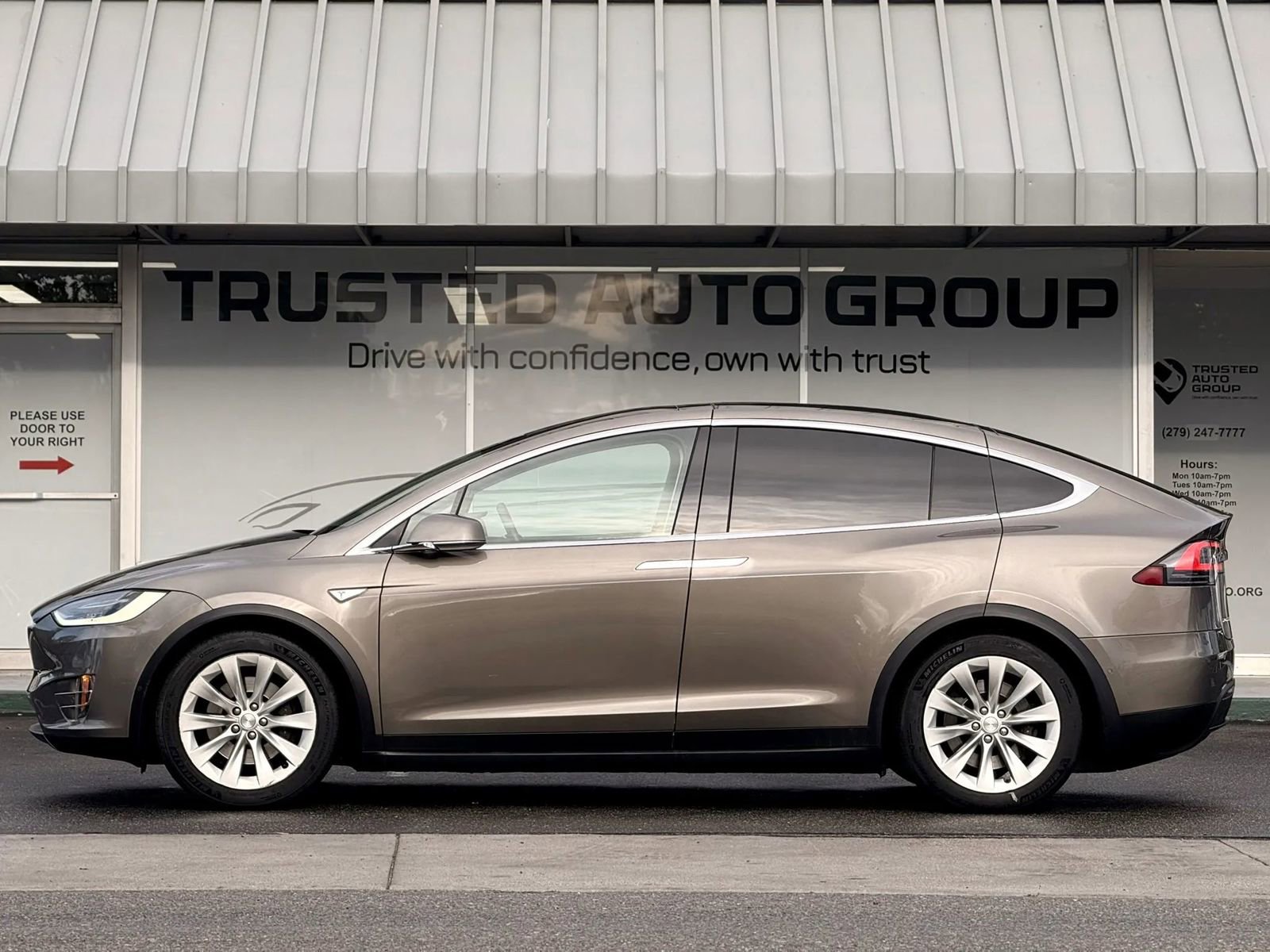 Used 2016 Tesla Model X 90D image 5