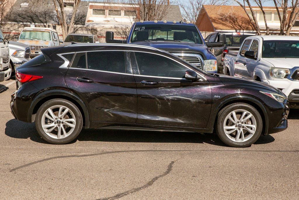 Used 2018 INFINITI QX30 Premium w/ Navigation Package image 4