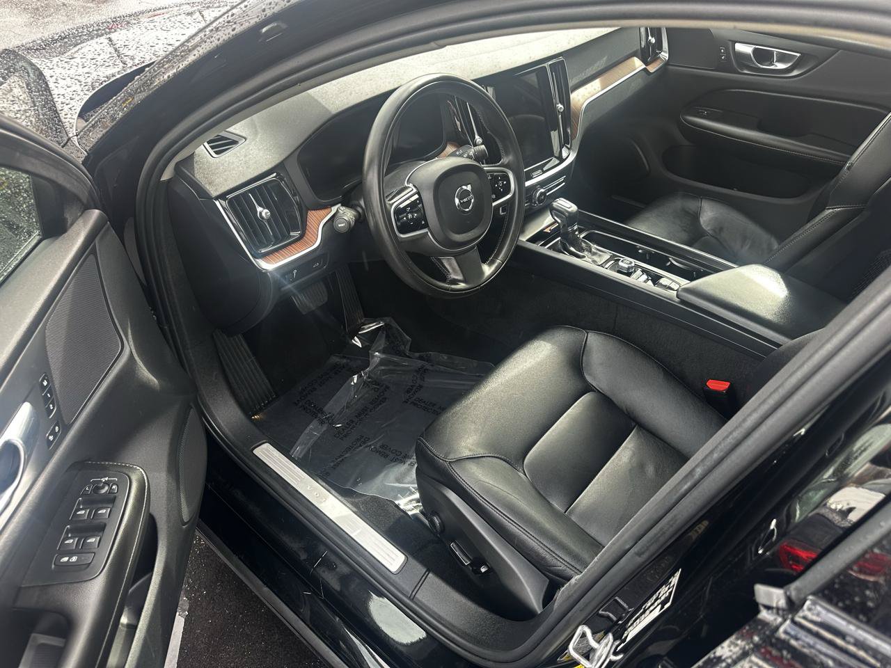Used 2021 Volvo S60 T5 Momentum AWD/4WD image 8