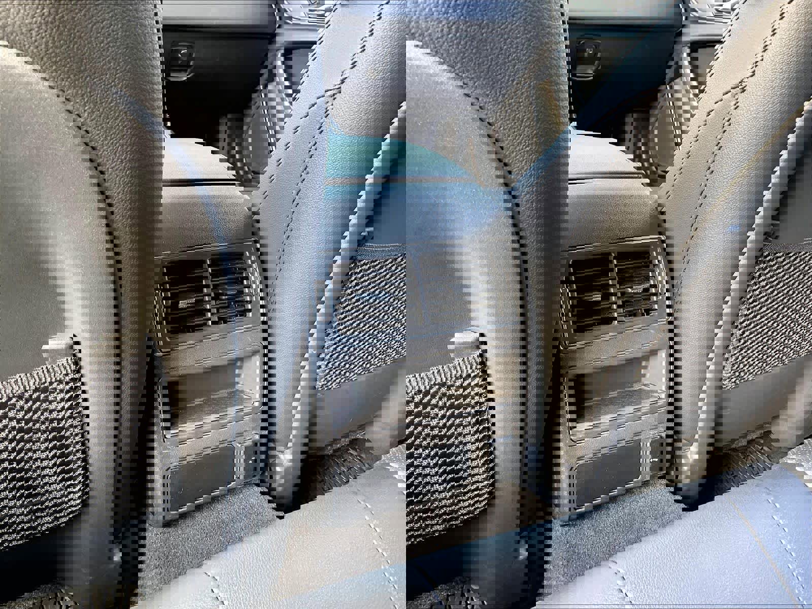 Used 2022 Jaguar XF SE image 33