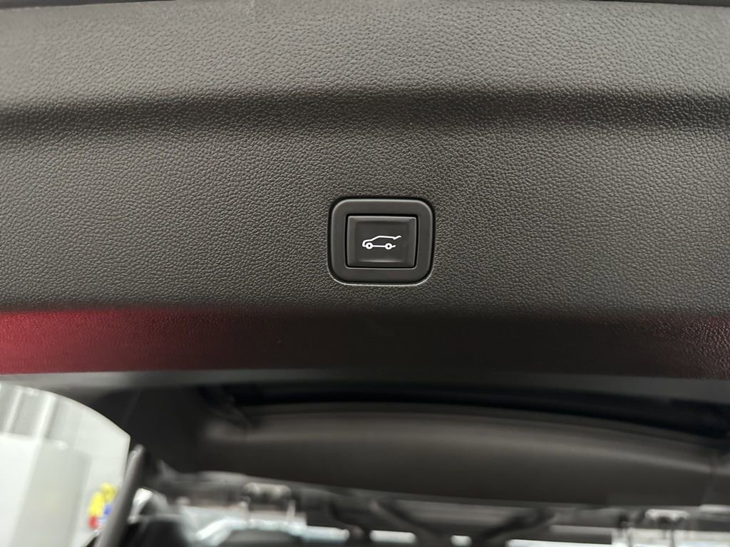 Used 2024 GMC Yukon AT4 w/ Technology Package AWD/4WD image 39