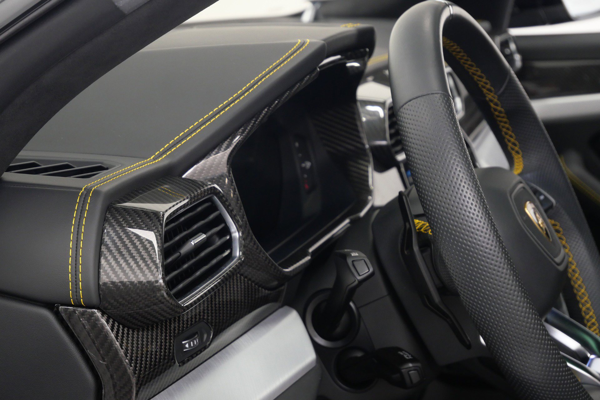 Used 2021 Lamborghini Urus AWD/4WD image 30