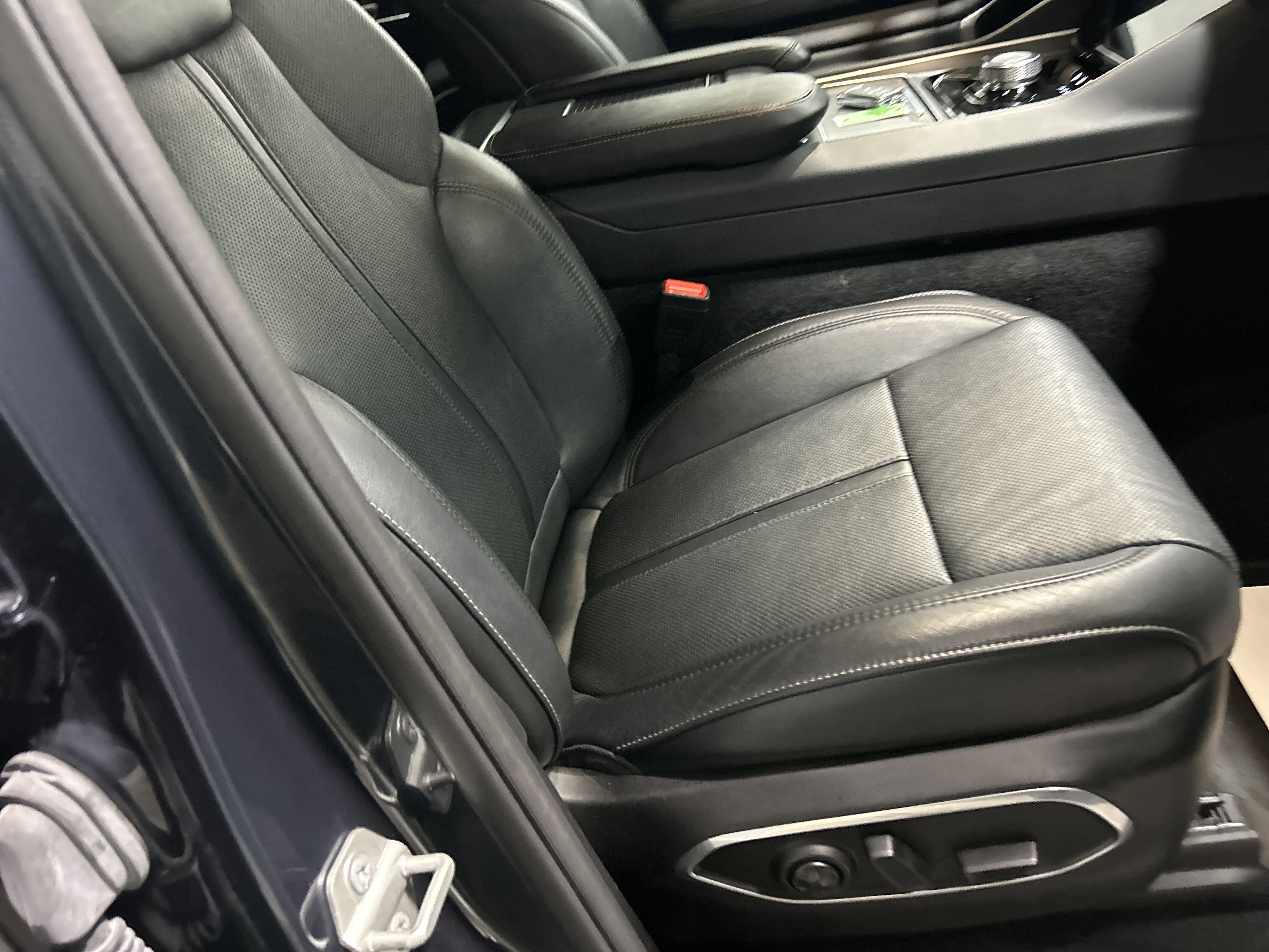 Used 2023 Jeep Wagoneer L Series II image 35