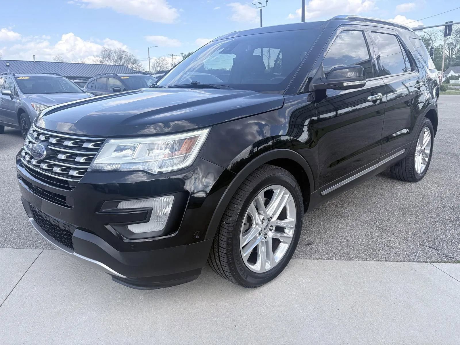 Used 2016 Ford Explorer Limited w/ Equipment Group 301A FWD image 3