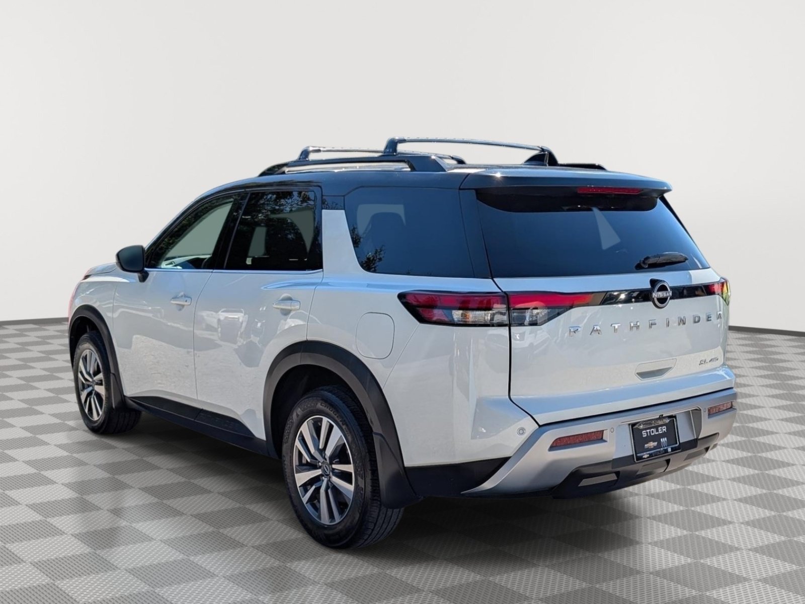Used 2024 Nissan Pathfinder SL AWD/4WD image 3