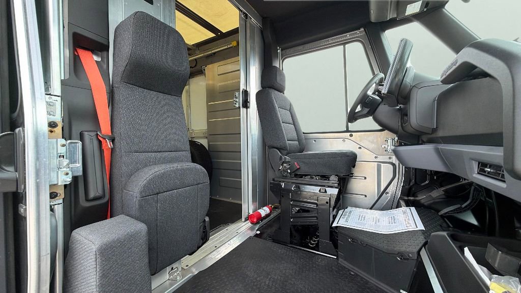 Used 2024 Chevrolet Brightdrop 400 w/ Commercial Equipment Package AWD/4WD image 33