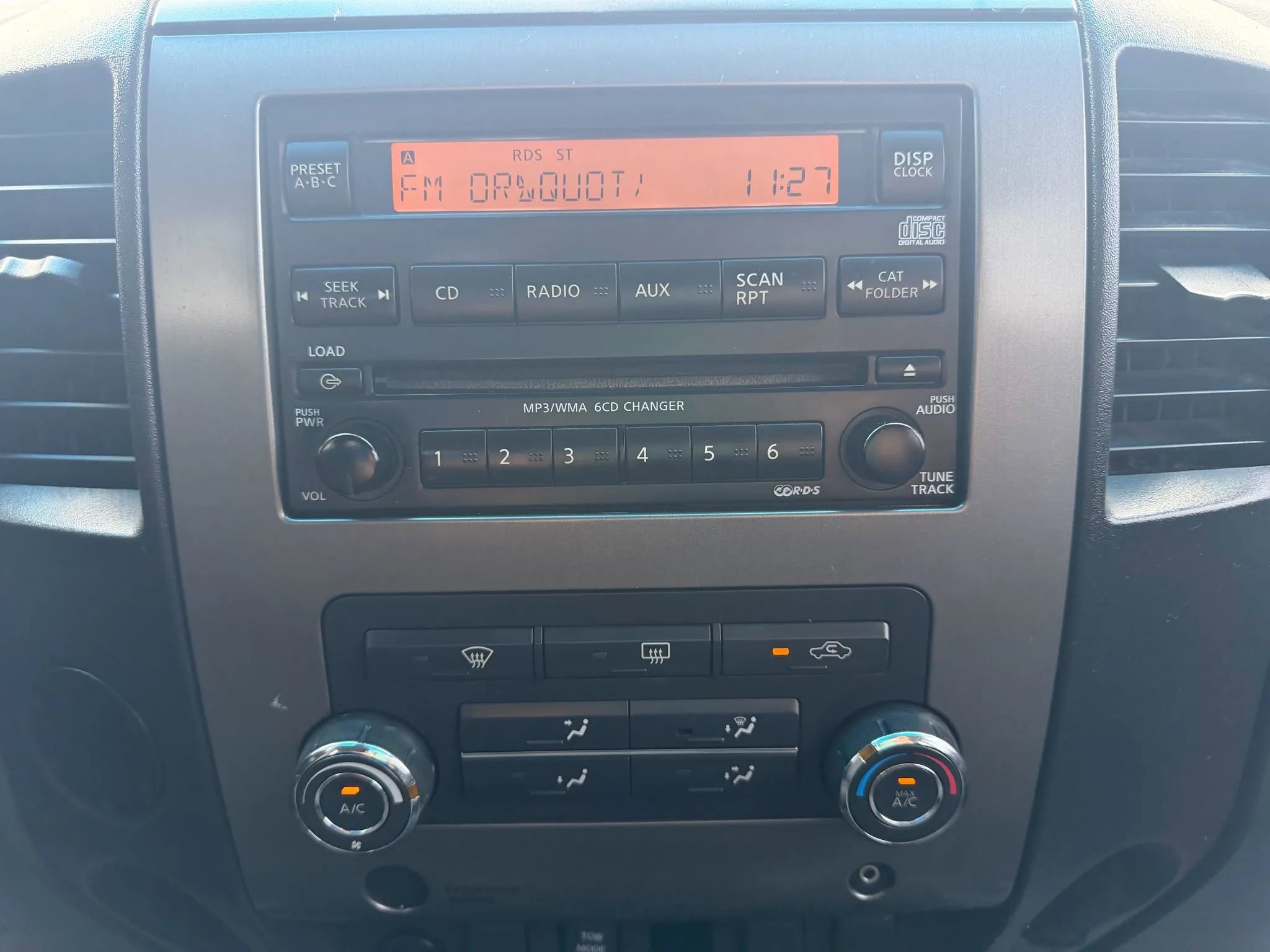 Used 2009 Nissan Titan SE image 13