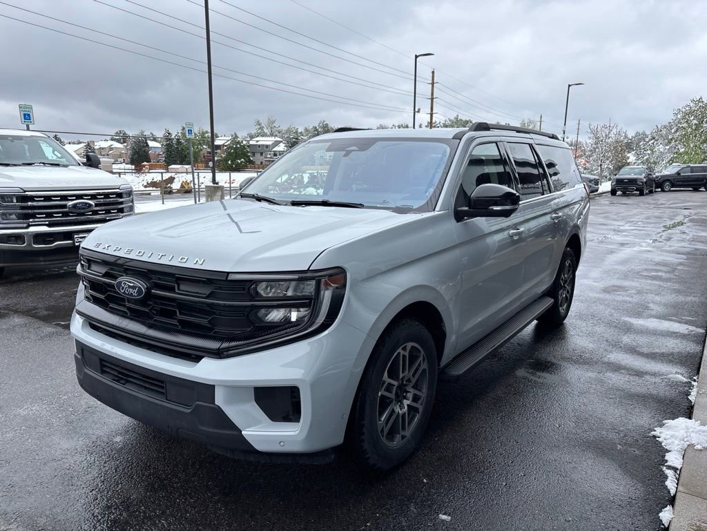 Used 2025 Ford Expedition Max Active AWD/4WD image 2