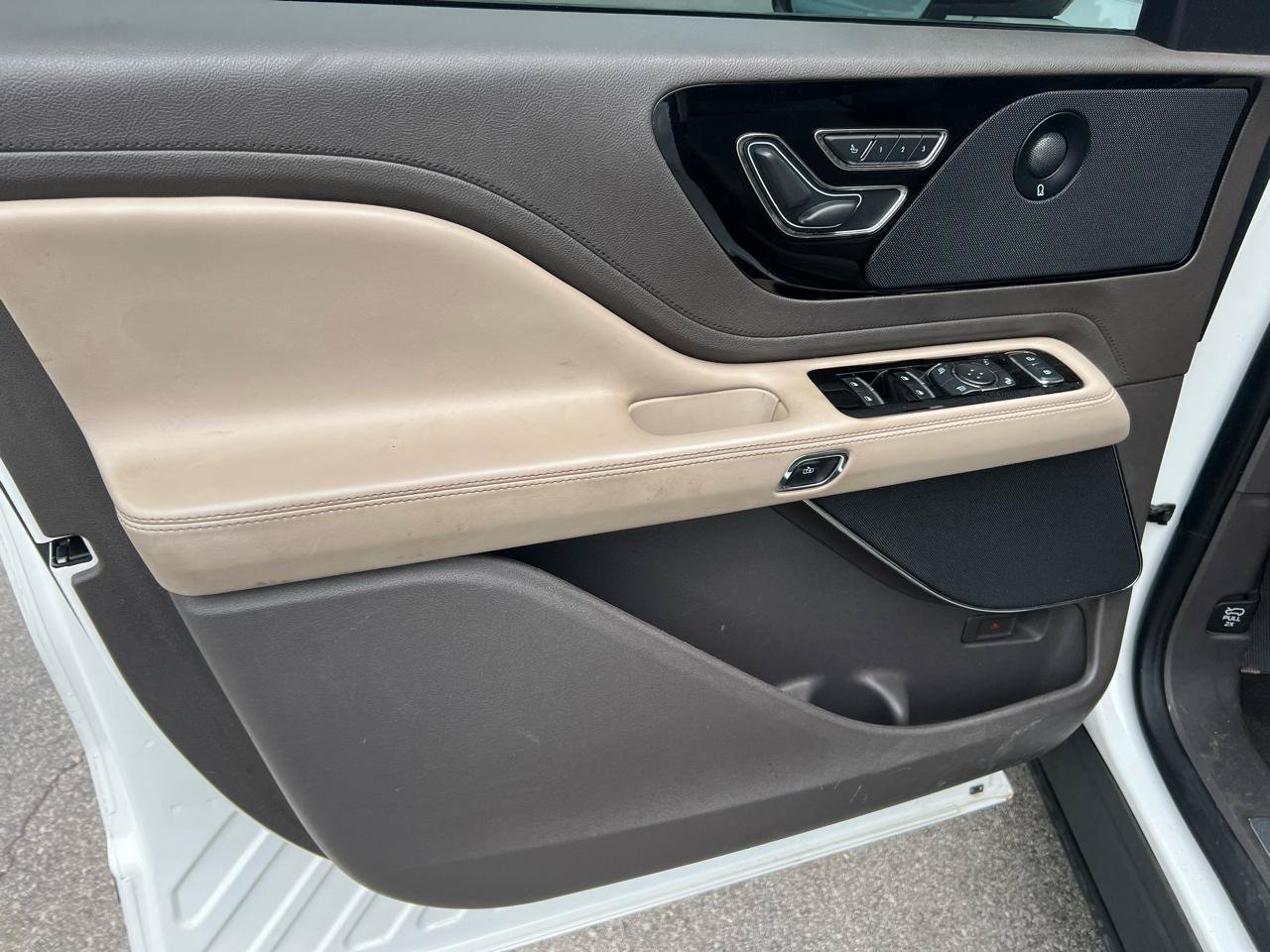 Used 2020 Lincoln Aviator Reserve w/ Elements Package Plus RWD image 12