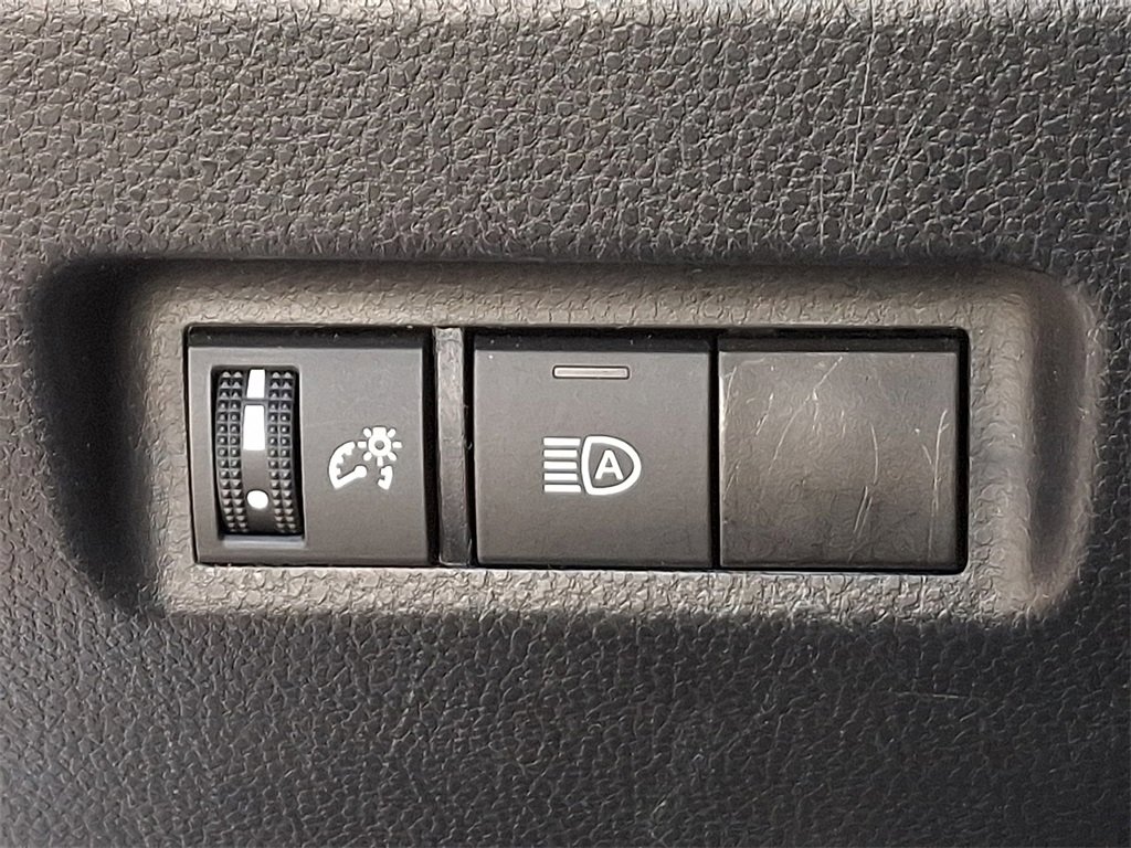 Used 2022 Toyota RAV4 LE image 23