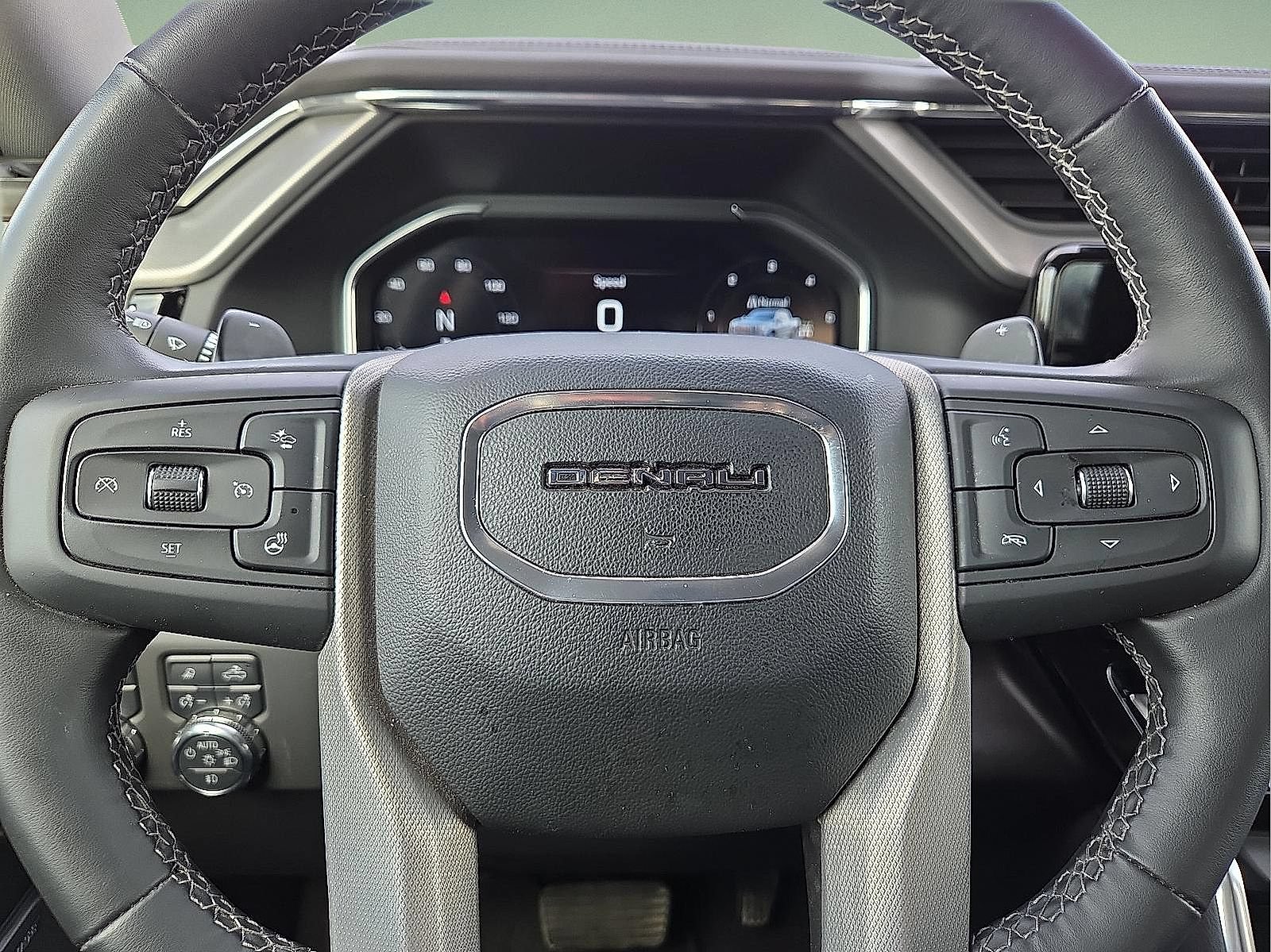 Used 2025 GMC Sierra 1500 Denali w/ Technology Package AWD/4WD image 24