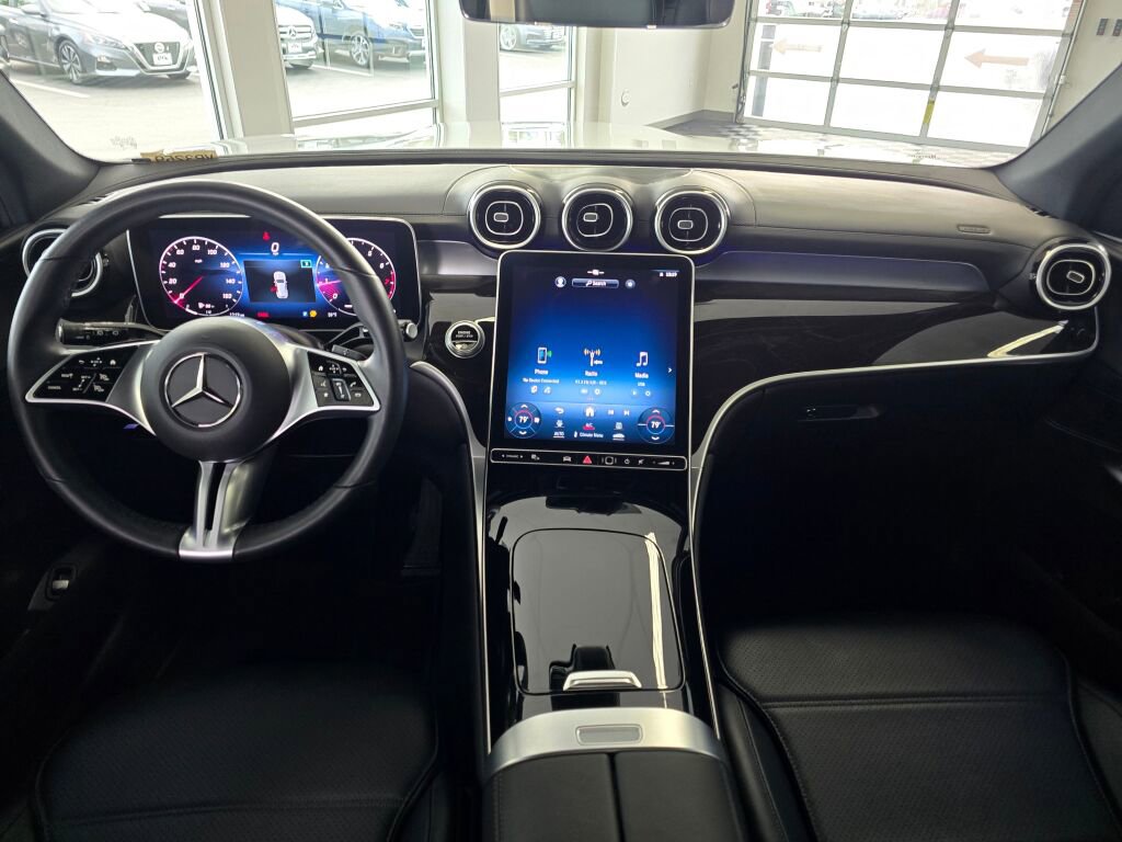 Used 2024 Mercedes-Benz GLC 300 4MATIC image 25