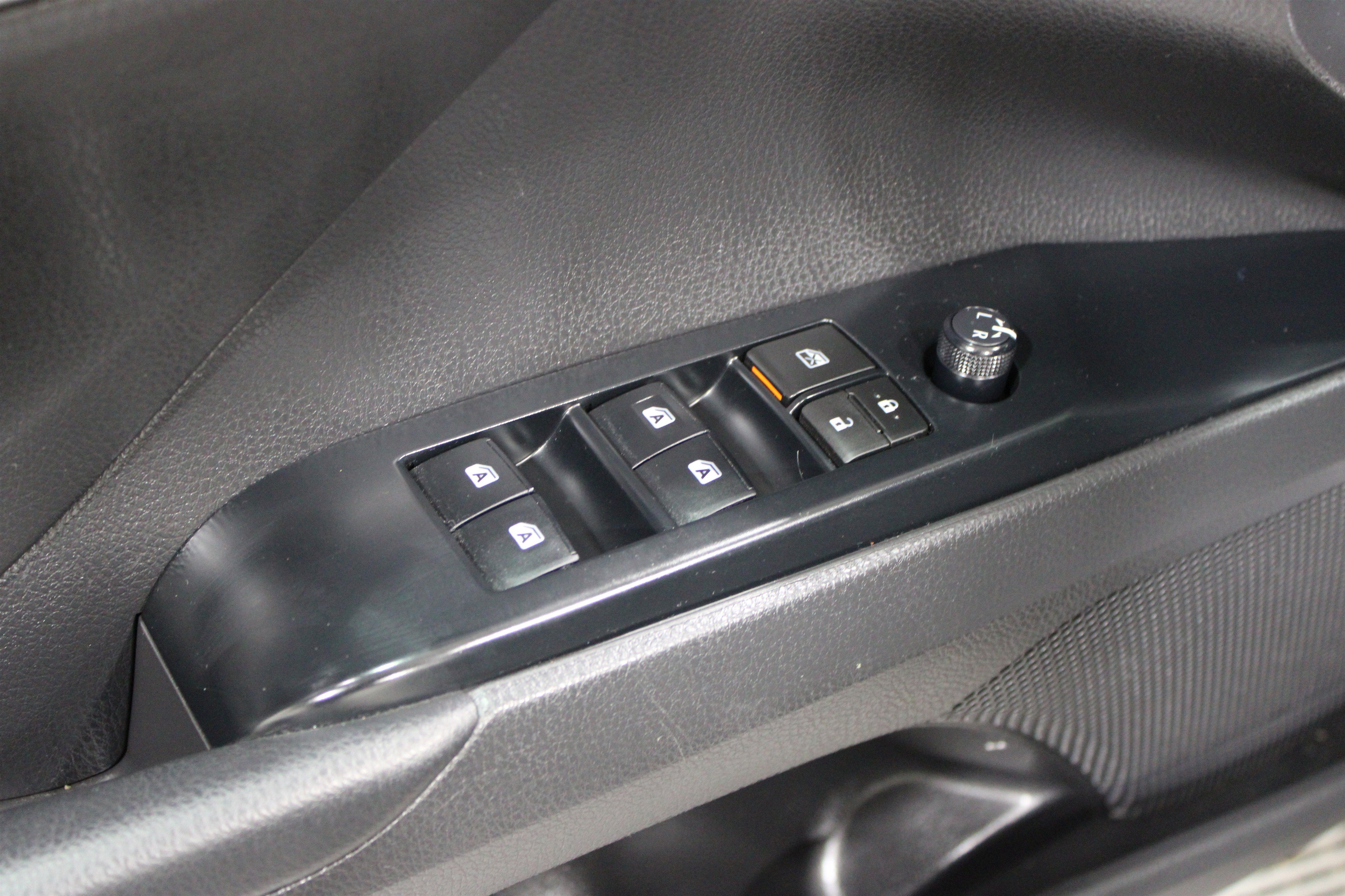 Used 2020 Toyota Camry SE w/ Protection Package (Q2) FWD image 7