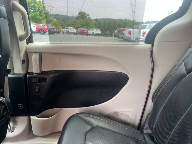 Used 2017 Chrysler Pacifica Touring-L Plus w/ Advanced Safetytec Group FWD image 20