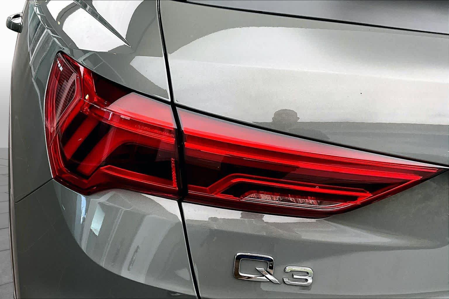 Used 2023 Audi Q3 2.0T Premium w/ Convenience Package AWD/4WD image 28