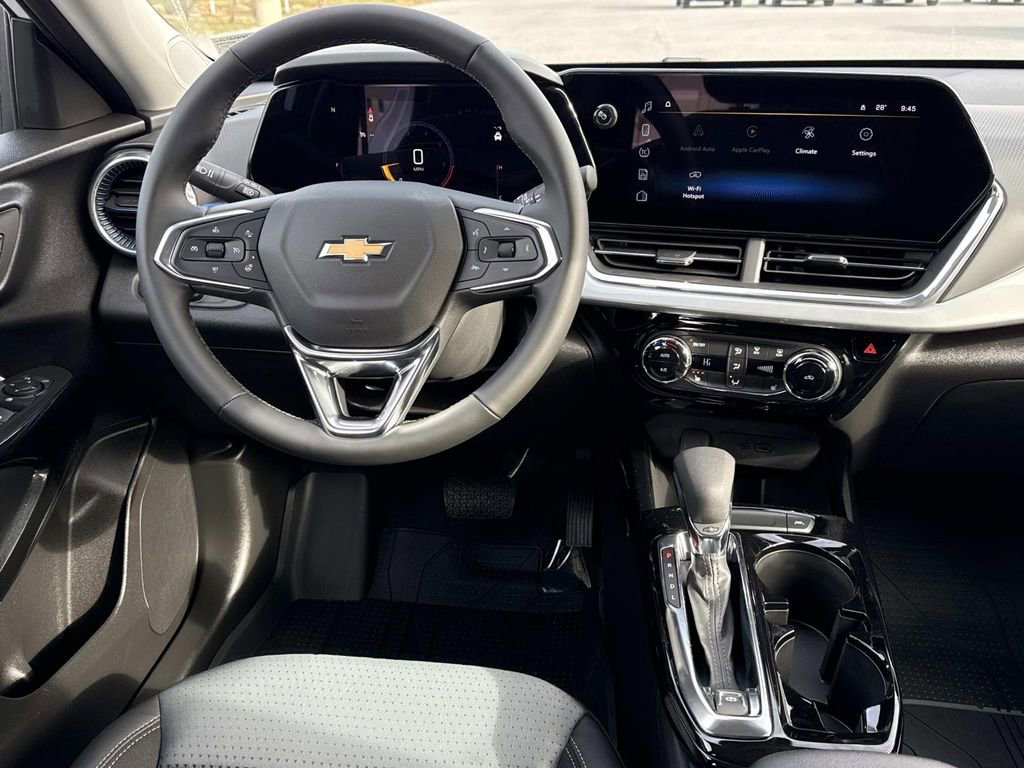 New 2026 Chevrolet Trax LT w/ LT Convenience Package FWD image 2