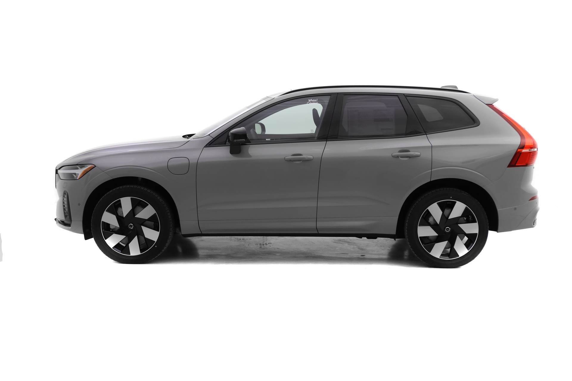 New 2025 Volvo XC60 T8 Plus w/ Protection Package Premier image 3