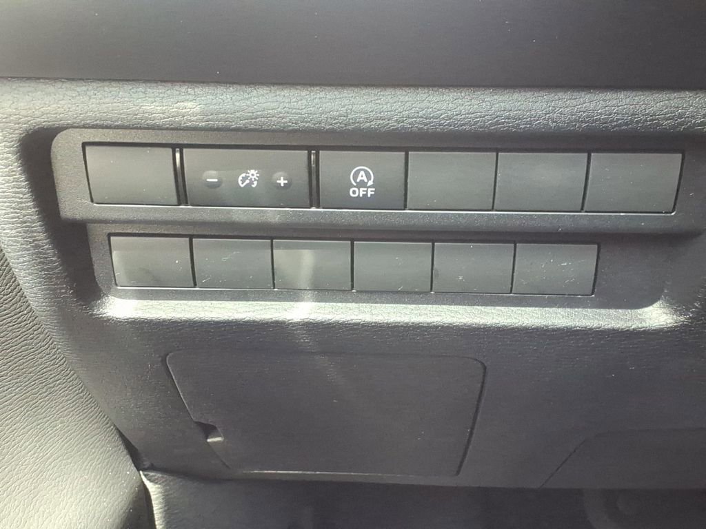 Used 2026 Mitsubishi Outlander LE FWD image 28