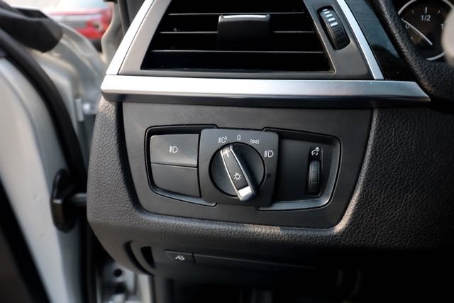 Used 2018 BMW 330i xDrive Sedan w/ Convenience Package image 46