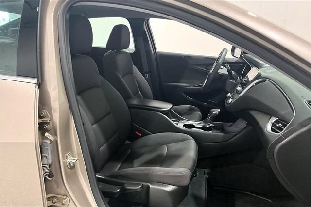 Used 2022 Chevrolet Malibu LS FWD image 35