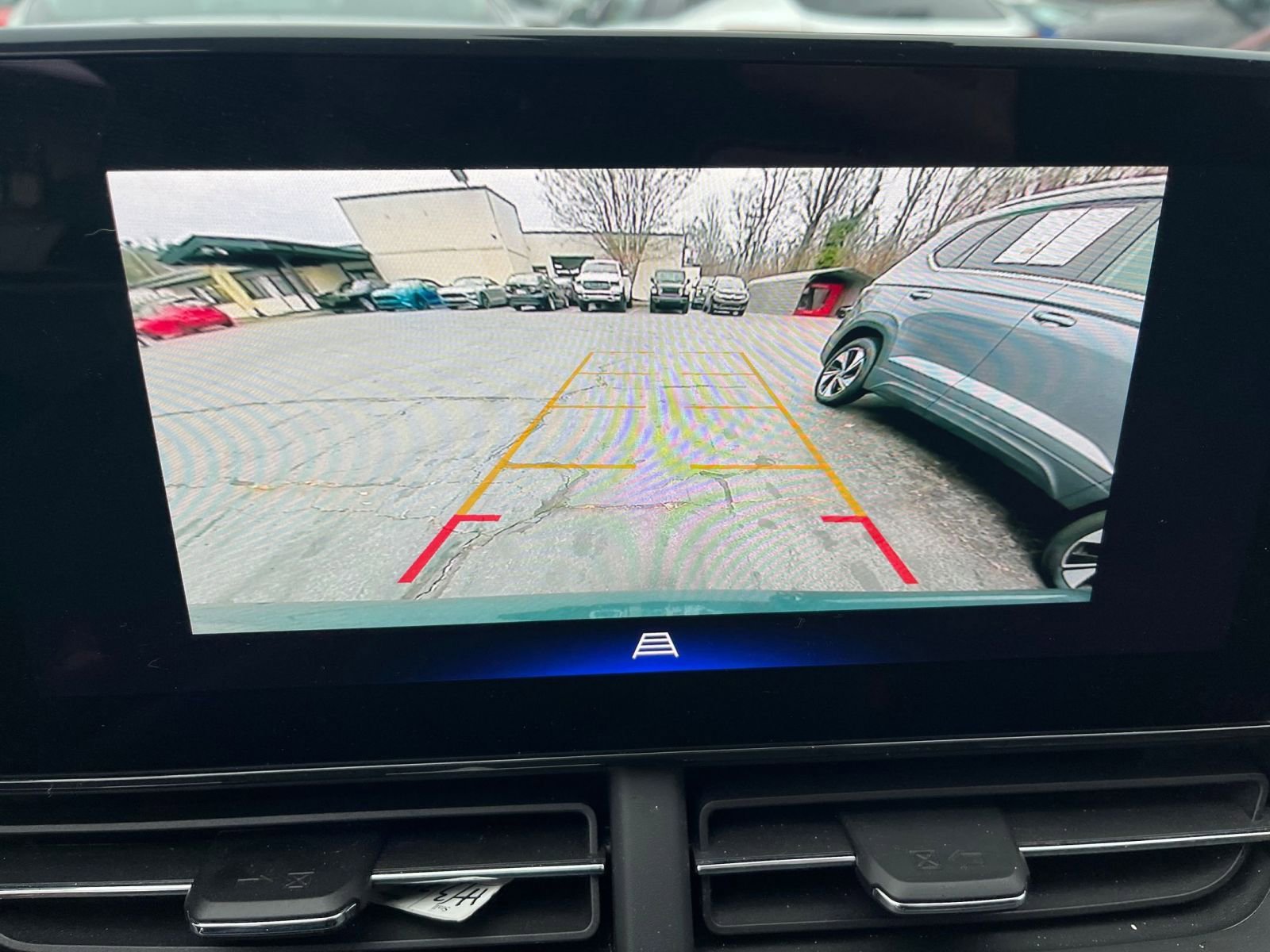 Used 2025 Chevrolet Trax LT w/ LT Convenience Package image 17