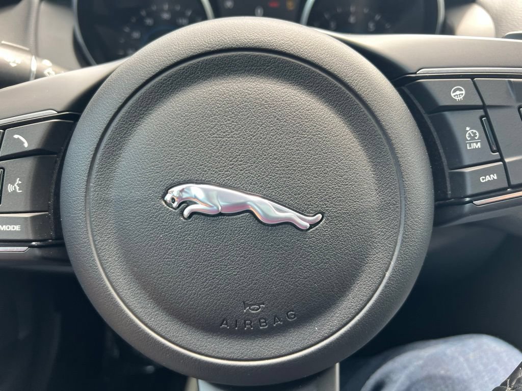 Used 2018 Jaguar XE Premium AWD/4WD image 39