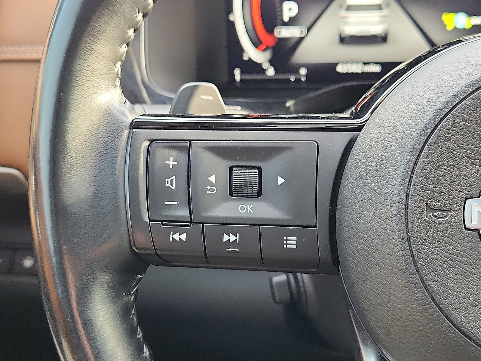 Used 2023 Nissan Pathfinder Platinum w/ Cargo Package image 25