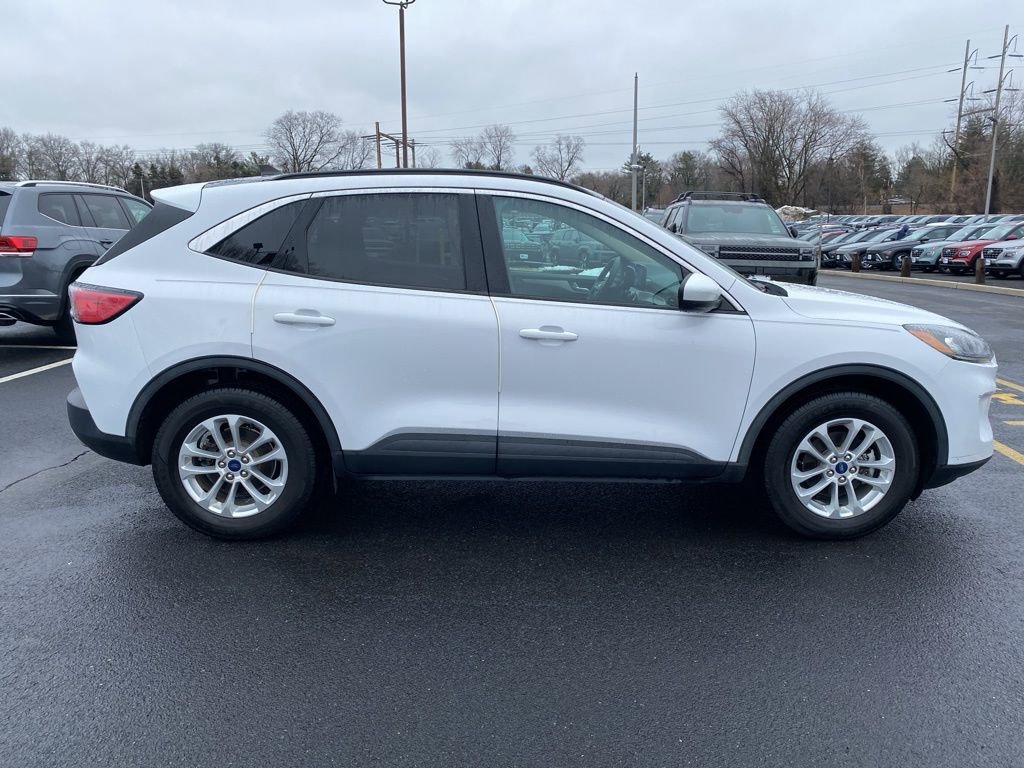 Used 2020 Ford Escape SE image 2