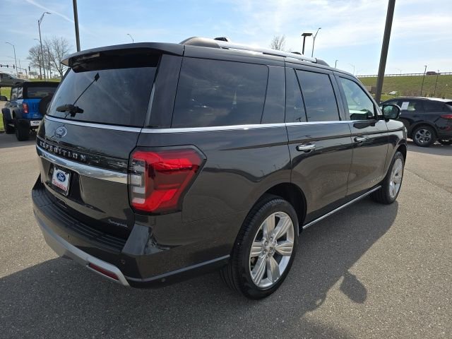 Used 2024 Ford Expedition Platinum AWD/4WD image 5