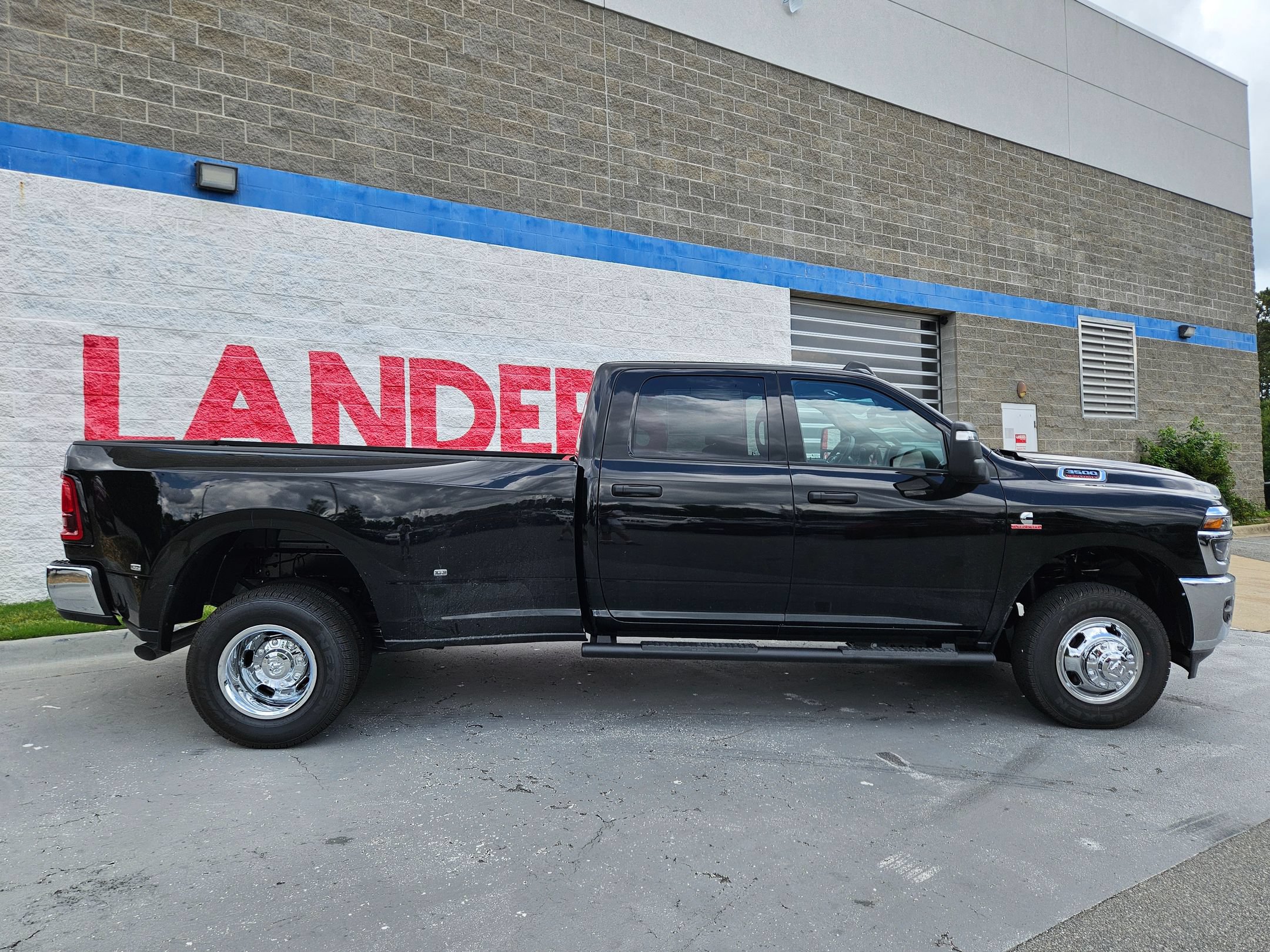New 2026 RAM 3500 Tradesman AWD/4WD image 8